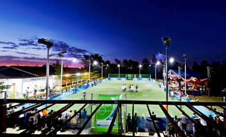 为非洲贫困地区20座(FIFA)足球希望中心提供光伏产品